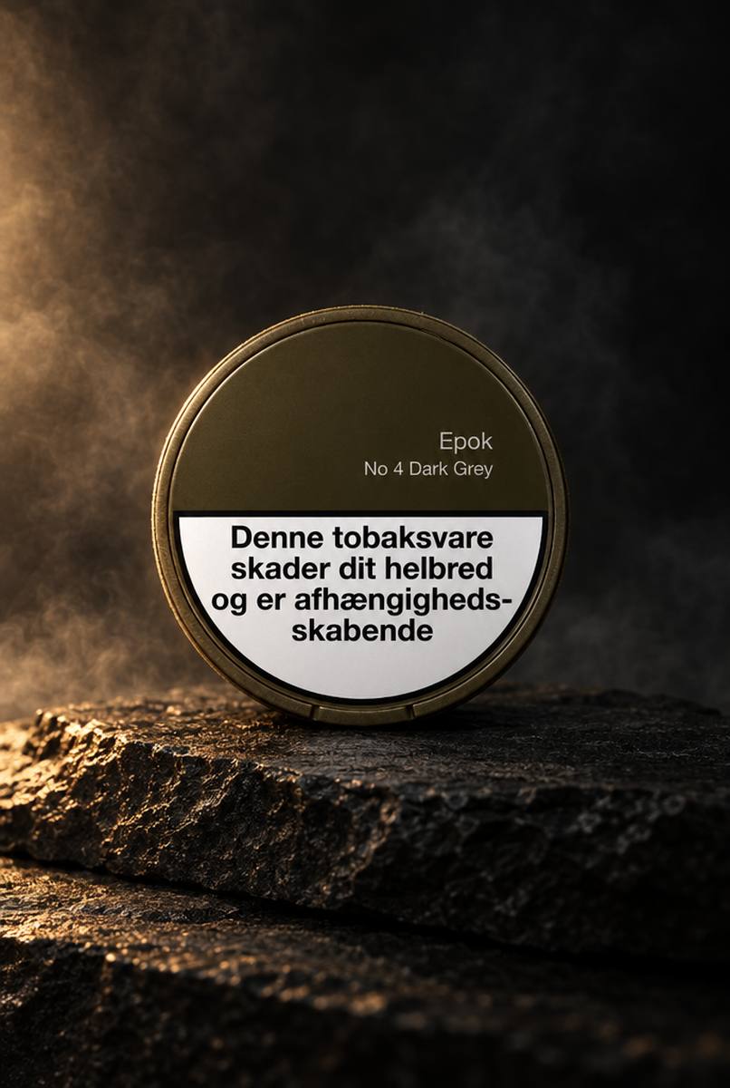 Epok tyggetobak på mørk sten